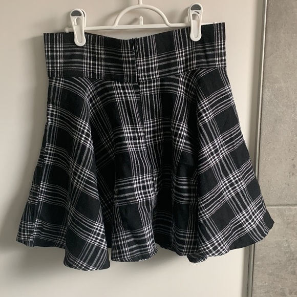 Skirt - Picture 2 of 2